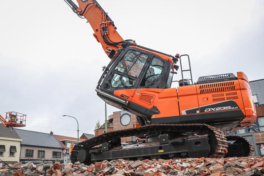 Doosan DX235DM