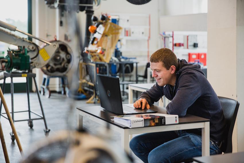 SOMA-college - Opleiding-monteur-mobiele-werktuigen